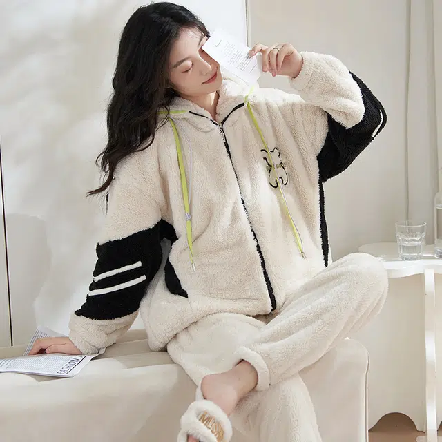 小情歌 家居服睡衣 珊瑚绒保暖睡衣女秋冬家居服女冬季大码长袖长裤女士连帽家居套装 女款 黑白拼色