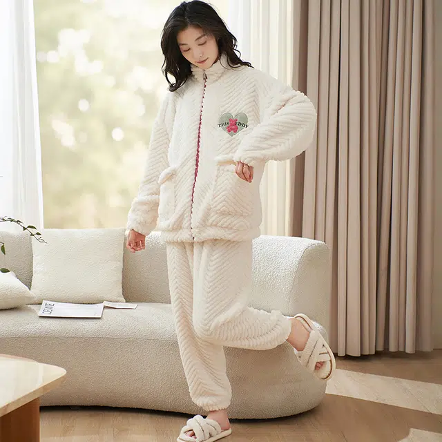 小情歌 家居服睡衣 珊瑚绒保暖睡衣女秋冬家居服女冬季大码长袖长裤女士小清新风爱心设计家居套装 女款 米白色