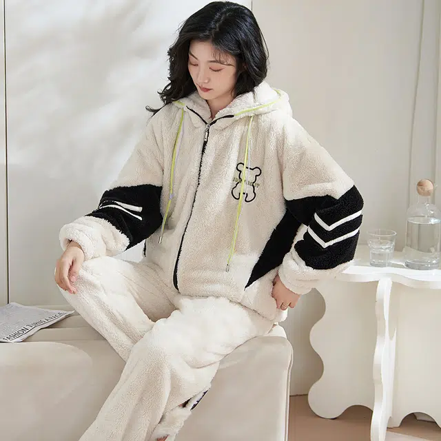 小情歌 家居服睡衣 珊瑚绒保暖睡衣女秋冬家居服女冬季大码长袖长裤女士连帽家居套装 女款 黑白拼色
