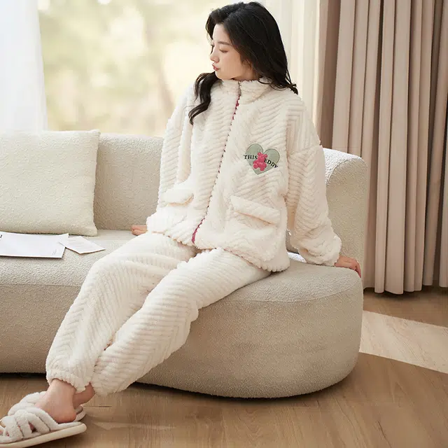 小情歌 家居服睡衣 珊瑚绒保暖睡衣女秋冬家居服女冬季大码长袖长裤女士小清新风爱心设计家居套装 女款 米白色