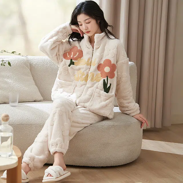 小情歌 家居服睡衣 珊瑚绒保暖睡衣女秋冬家居服女冬季大码长袖长裤女士小清新风花朵设计家居套装 女款 米白色