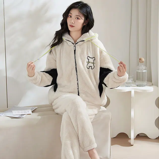 小情歌 家居服睡衣 珊瑚绒保暖睡衣女秋冬家居服女冬季大码长袖长裤女士连帽家居套装 女款 黑白拼色
