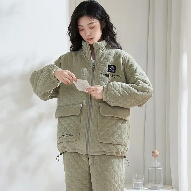 小情歌 糯叽叽的超厚珊瑚绒三层加厚夹棉保暖睡衣女秋冬家居服女冬季长袖长裤女士高领可外穿家居套装 女款 灰绿色
