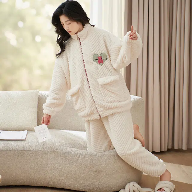 小情歌 家居服睡衣 珊瑚绒保暖睡衣女秋冬家居服女冬季大码长袖长裤女士小清新风爱心设计家居套装 女款 米白色