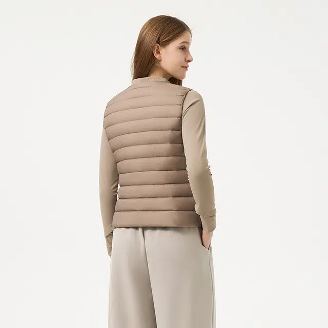 坦博尔 轻薄保暖修身纯色圆领百搭马甲羽绒服 女款
