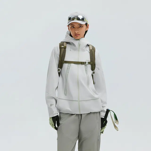 硬壳冲锋衣宽松舒适上衣  户外外套