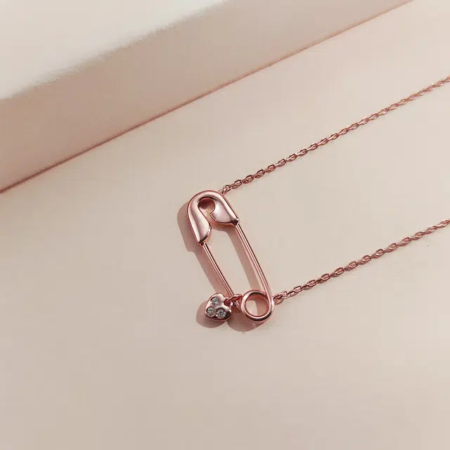 925