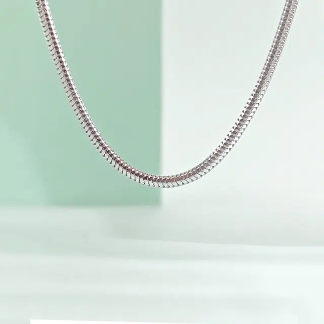 925