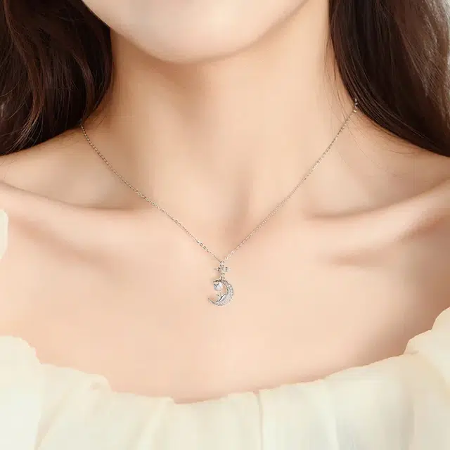 925