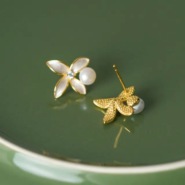 遇点 丁香花耳饰 轻奢可爱简约小众高级感设计 养耳洞 日常通勤约会生日送给女朋友 淡水珍珠 耳钉 女款 金色