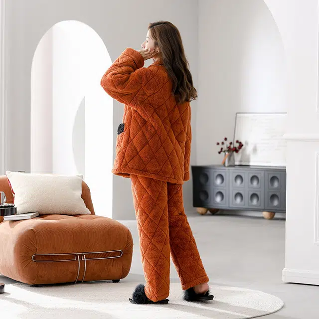 可人儿 珊瑚绒三层夹棉睡衣睡裤 加绒加厚保暖 简约可外穿家居套装 秋冬季女款橘棕色