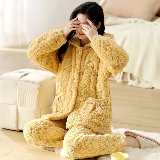 可人儿 珊瑚绒三层夹棉睡衣睡裤 加绒加厚保暖 小清新菠萝连帽 简约可外穿 家居套装 秋冬季 女款黄色