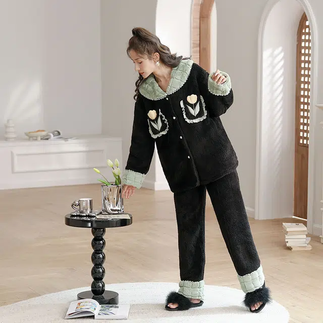 可人儿  珊瑚绒睡衣睡裤 加绒加厚保暖  郁金香拼色简约可外穿家居套装  秋冬季女款黑色