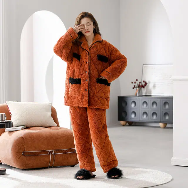 可人儿 珊瑚绒三层夹棉睡衣睡裤 加绒加厚保暖 简约可外穿家居套装 秋冬季女款橘棕色