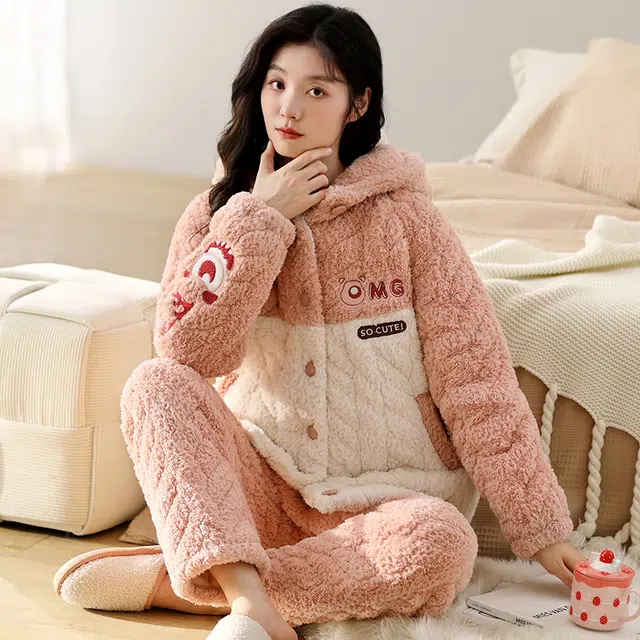 可人儿 珊瑚绒三层夹棉睡衣睡裤 加绒加厚保暖 小恶魔连帽字母 简约可外穿 家居套装 秋冬季 女款橘粉色