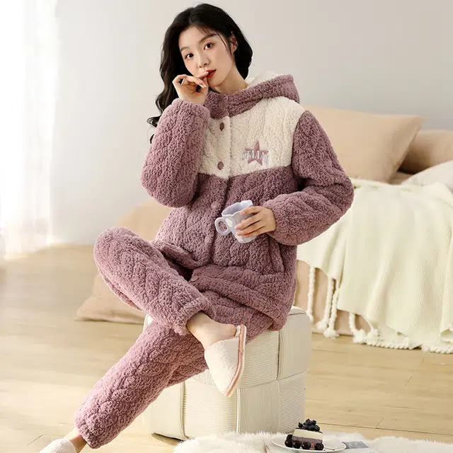 可人儿 珊瑚绒三层夹棉睡衣睡裤 加绒加厚保暖 大眼怪小熊连帽 简约可外穿 家居套装 秋冬季 女款紫色
