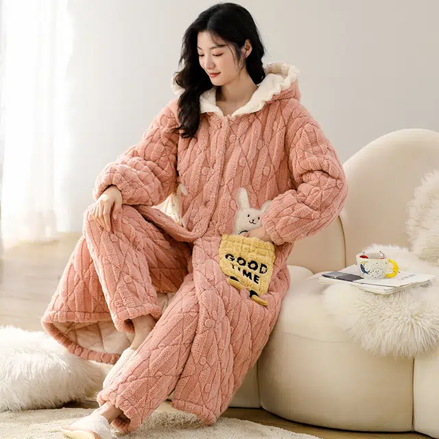 可人儿 珊瑚绒三层夹棉长款睡衣睡裤 加绒加厚保暖 可爱小兔子连帽字母睡袍  简约可外穿 家居套装 秋冬季 女款橘粉色