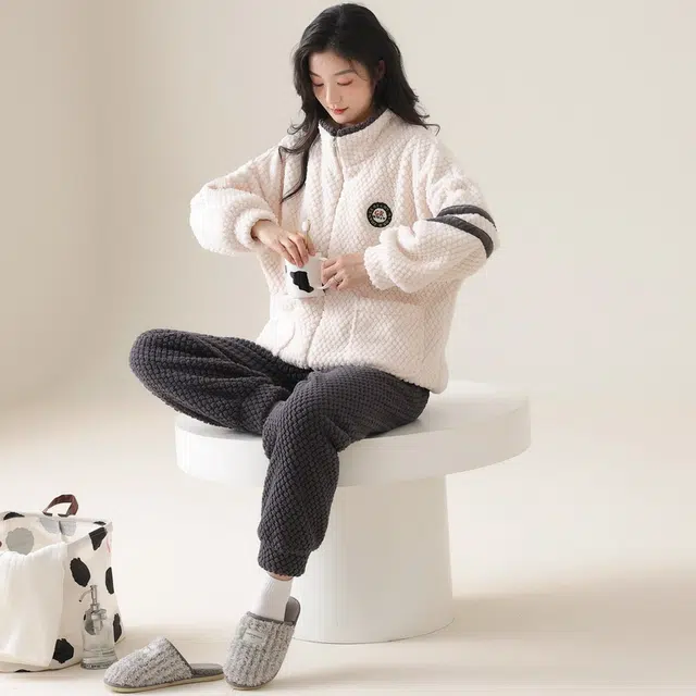 可人儿 珊瑚绒睡衣睡裤 加绒加厚 条纹简约拉链可外穿 家居套装 冬季 女款 米白色