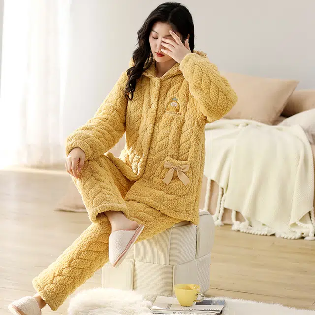 可人儿 珊瑚绒三层夹棉睡衣睡裤 加绒加厚保暖 小清新菠萝连帽 简约可外穿 家居套装 秋冬季 女款黄色