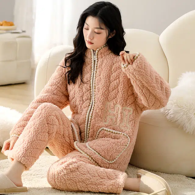 可人儿 珊瑚绒三层夹棉睡衣睡裤 加绒加厚保暖 字母拉链款 简约可外穿 家居套装 秋冬季 女款橘粉色