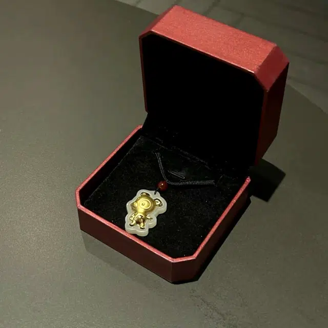 999
