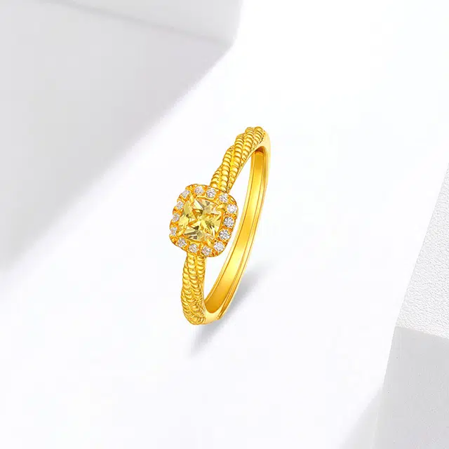 925