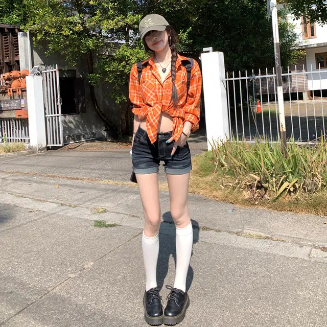 花蔓色 美式辣妹性感超短热裤卷边百搭显瘦复古设计感修身牛仔短裤 女款 藏黑色单品