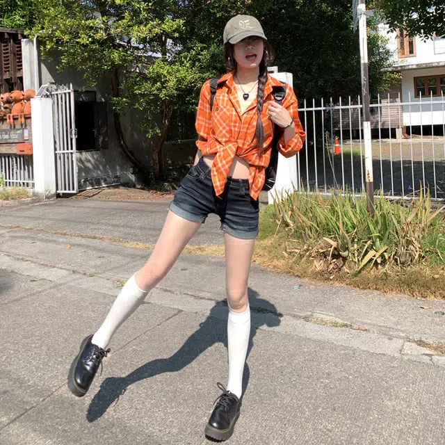 花蔓色 美式辣妹性感超短热裤卷边百搭显瘦复古设计感修身牛仔短裤 女款 藏黑色单品