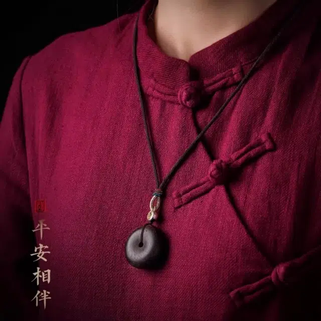 亮晶缘 平安扣 复古国风设计 轻奢纪念首饰 本命佛守护十二生肖 越南芽庄 高档文玩木老料木质素雅 沉香木 吊坠 男女同款情侣款