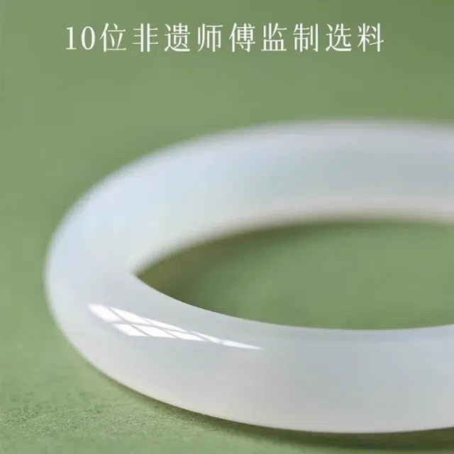 亮晶缘 匠心锁玉 新中式国潮复古国风 经典白月光 透亮温润 百搭汉服旗袍 气质优雅 小众轻奢 清冷感天然 玉髓 手镯 男女同款情侣款