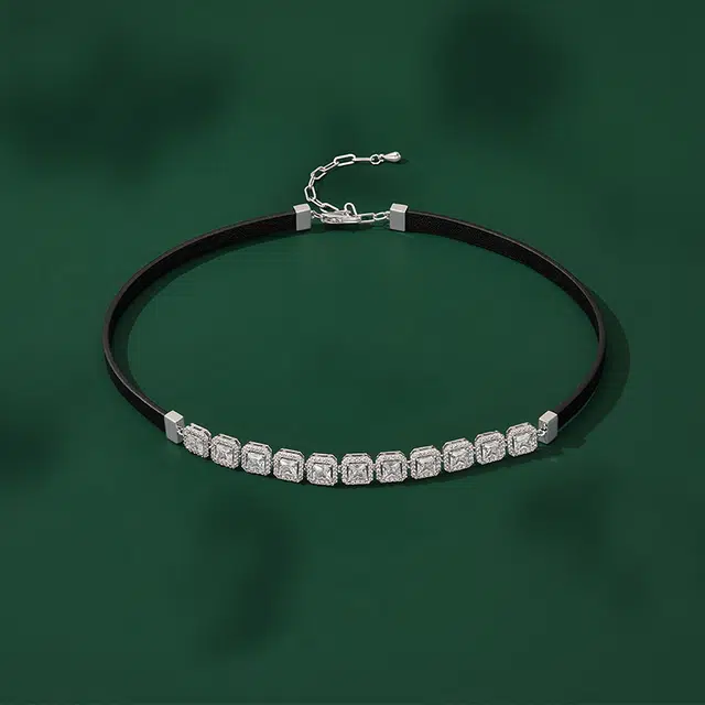 JAY choker