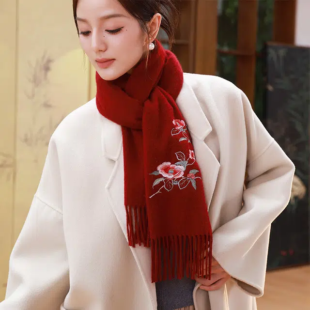 杭丝路 刺绣简约花卉百搭围脖披肩妈妈装搭配 羊毛 绒线围巾 女款