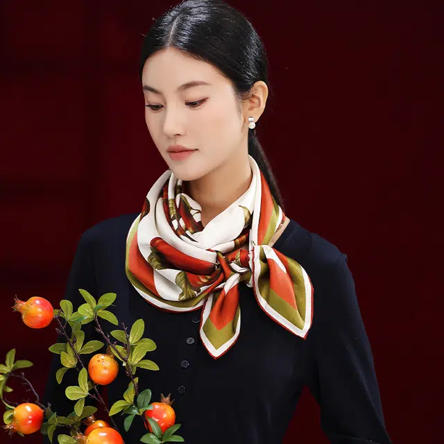 杭丝路 单面印花手工卷边重磅柿柿如意 丝巾 女款
