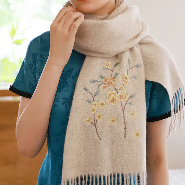 杭丝路 简约刺绣百搭披肩两用日常搭配 绵羊毛 绒线围巾 女款