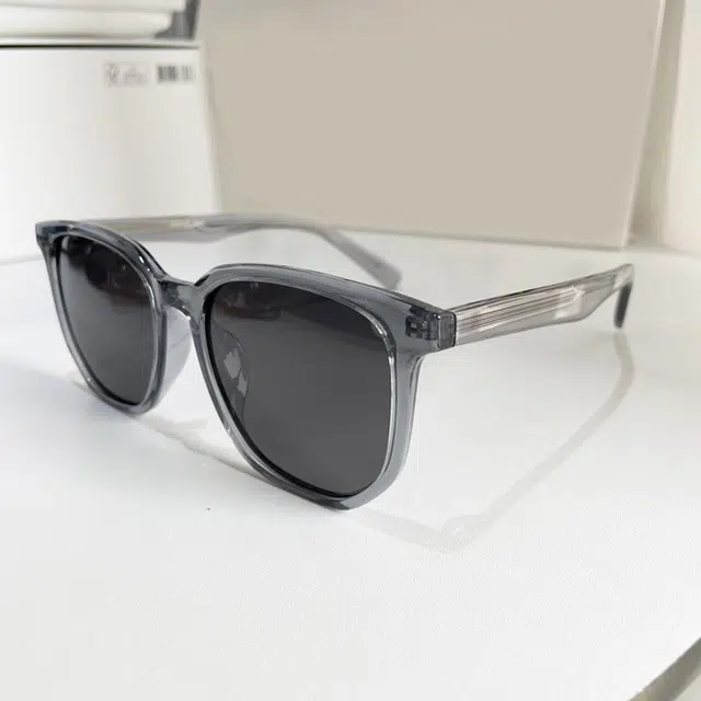 PRETTYALLUSION TR