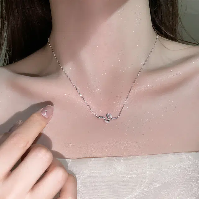 925