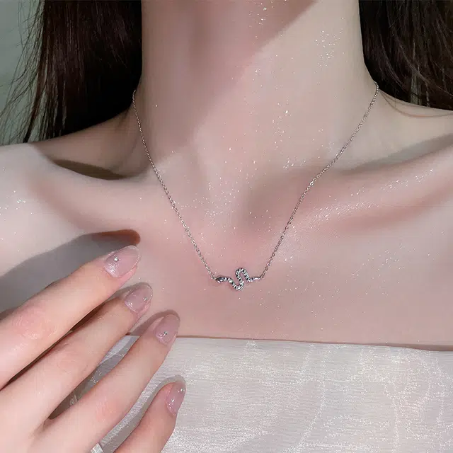 925