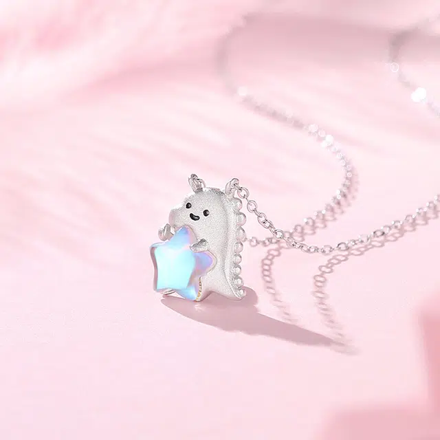 925