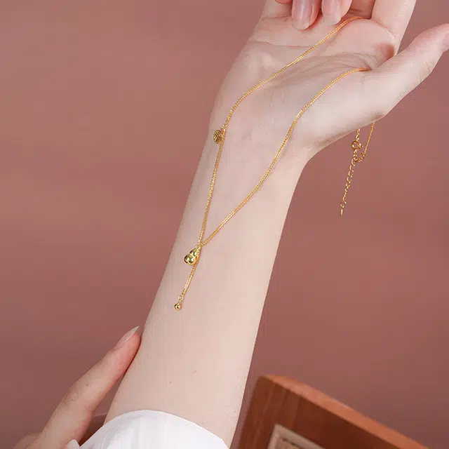 925