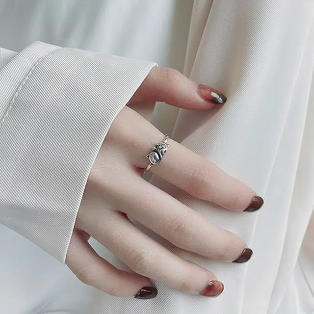 925