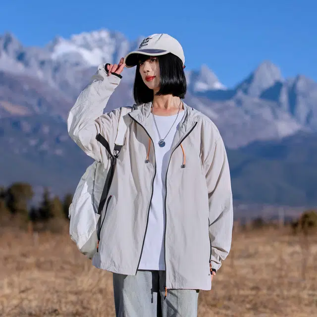 黑恐龙 潮牌百搭轻薄简约出行户外运动休闲舒适时尚透气连帽防晒服 男女同款