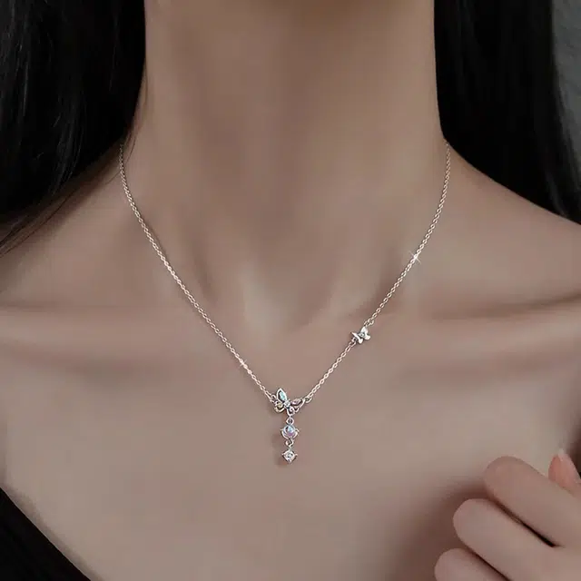 925