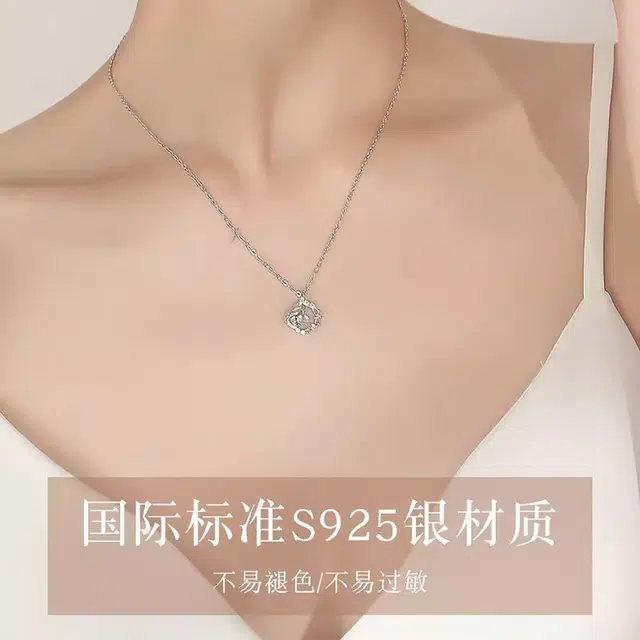 925