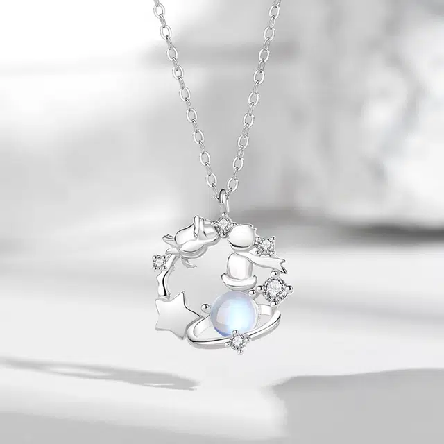925