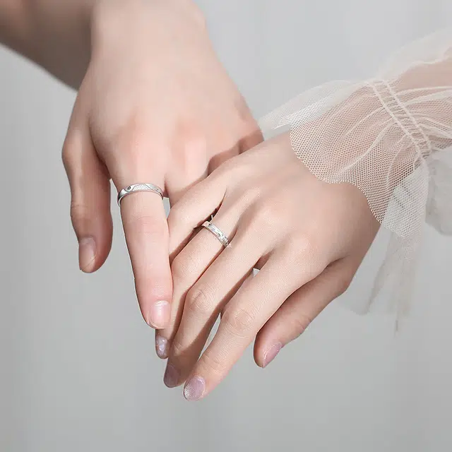 925