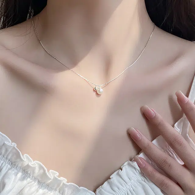 925