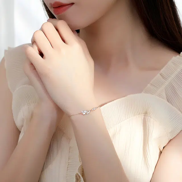 925
