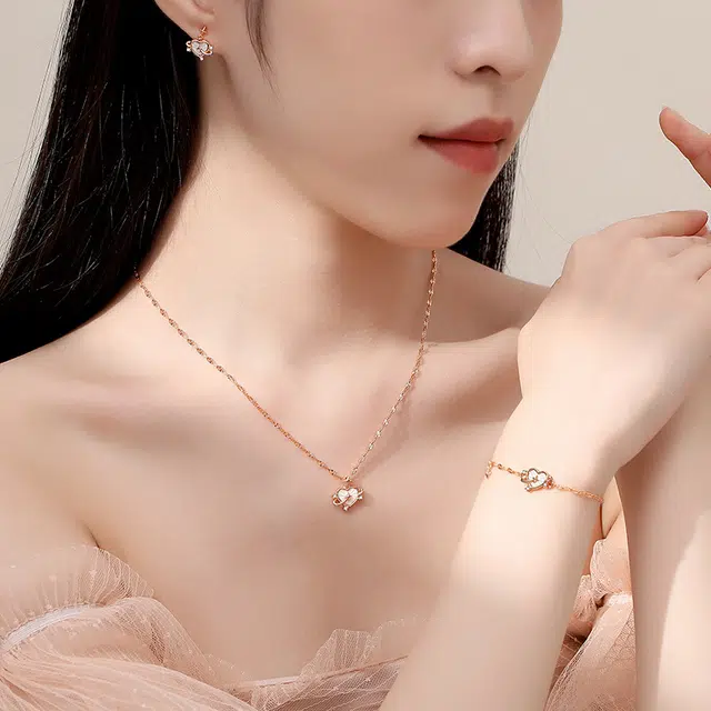 925