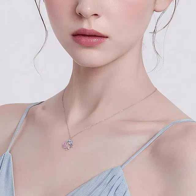 925