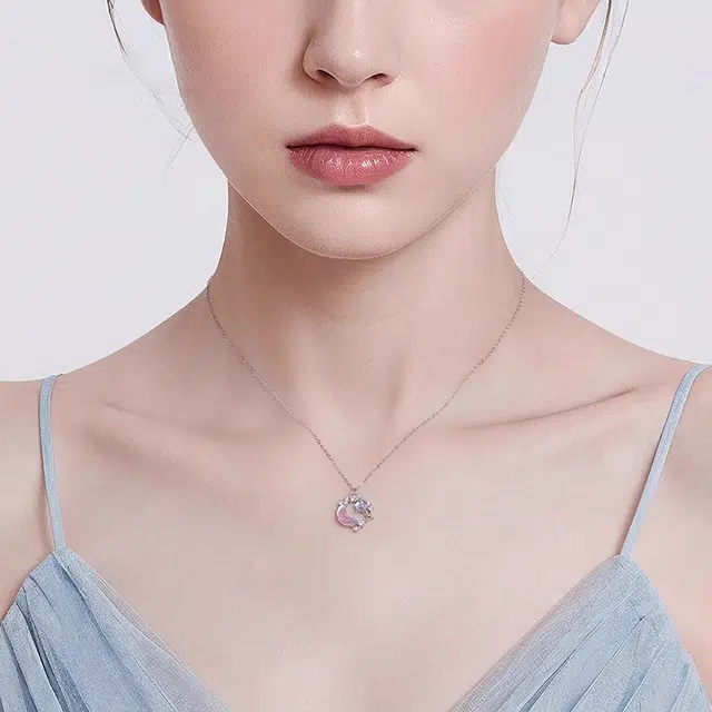 925